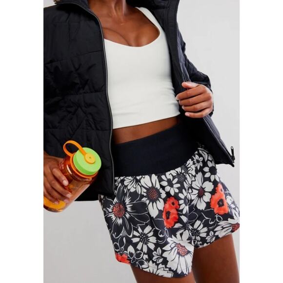 NWT Free People Movement Carpe Diem Shorts in Tuxedo Daisy - Picture 1 of 10